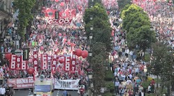 <p>Las calles doblan el pulso a los sindicatos</p>
