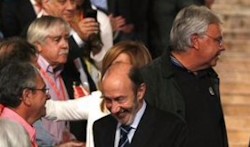 <p>Felipe Gonz&Atilde;&iexcl;lez acude en ayuda de su gran amigo</p>
