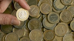 <p>&Acirc;&iquest;Espa&Atilde;&plusmn;a fuera del euro? Y &Acirc;&iquest;d&Atilde;&sup3;nde?</p>
