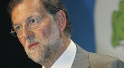 <p>Los &acirc;��100 economistas&acirc;�� dan el &acirc;��aprobado&acirc;�� a Rajoy</p>
