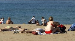 <p>El turismo sale en rescate de la econom&Atilde;&shy;a</p>
