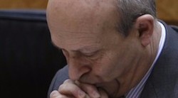 <p>"&Acirc;&iquest;Qu&Atilde;&copy; pintamos los polic&Atilde;&shy;as en este jaleo?"</p>
