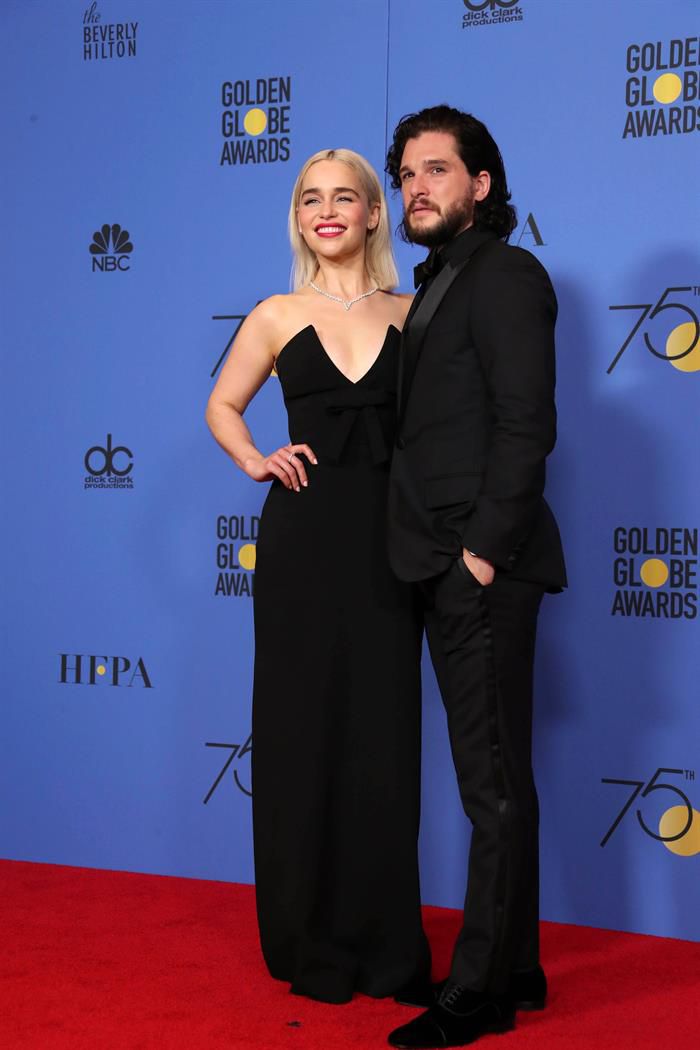Emilia Clarke y Kit Harington 