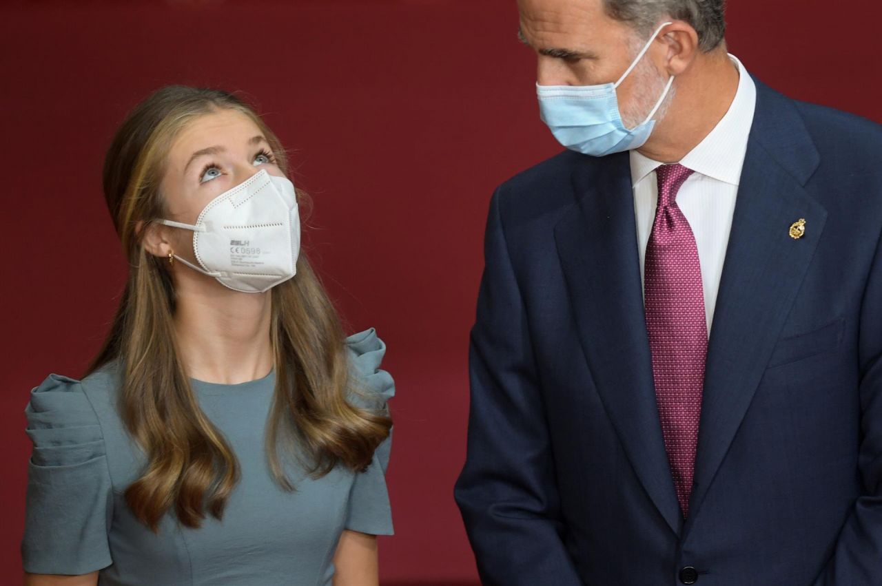 El Rey Felipe junto a la Princesa Leonor.