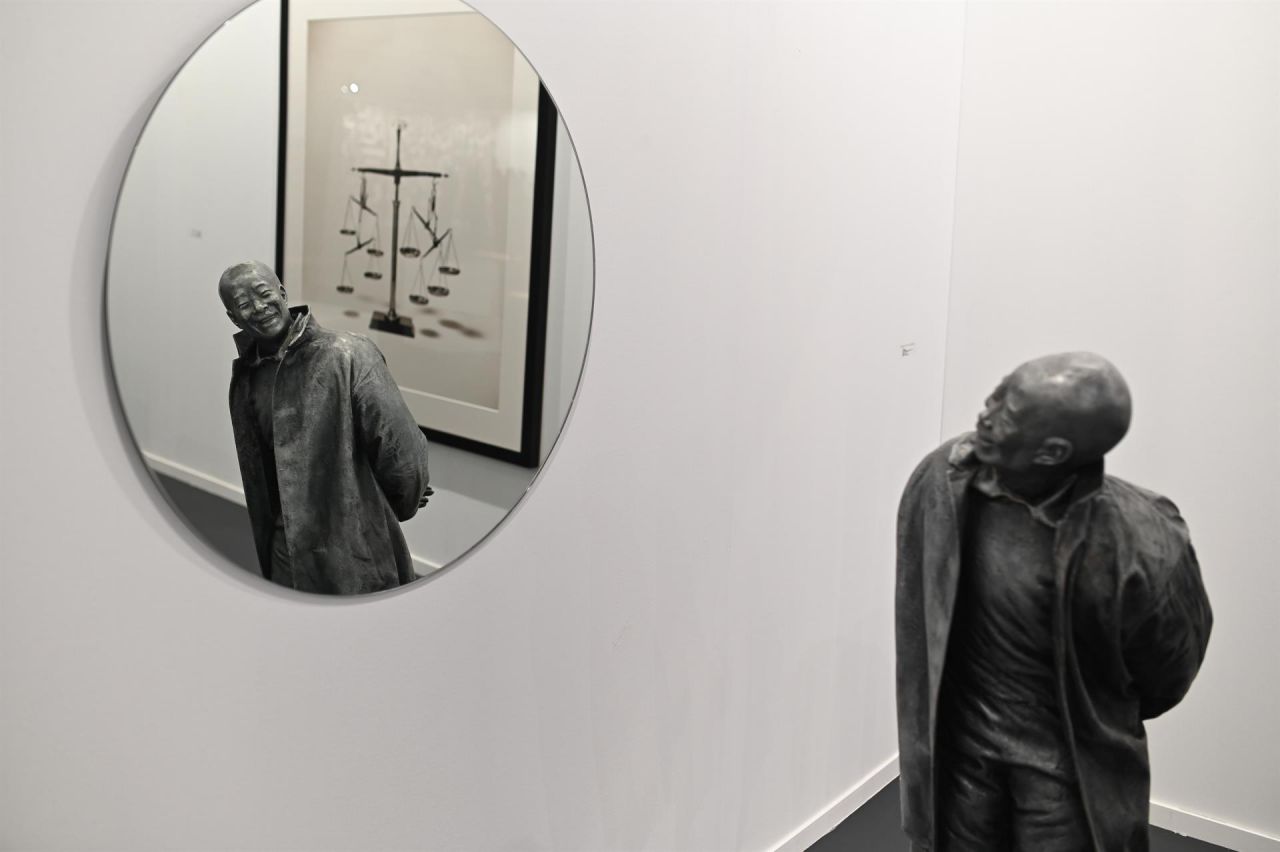 ista de la obra del artista Juan Muñoz, de la Galería Elvira González.