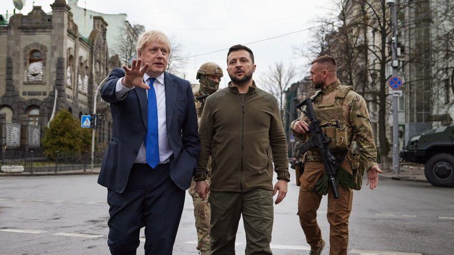 El primer ministro del Reino Unido, Boris Johnson, en Kiev con el presidente de Ucrania, Volodímir Zelenski.
