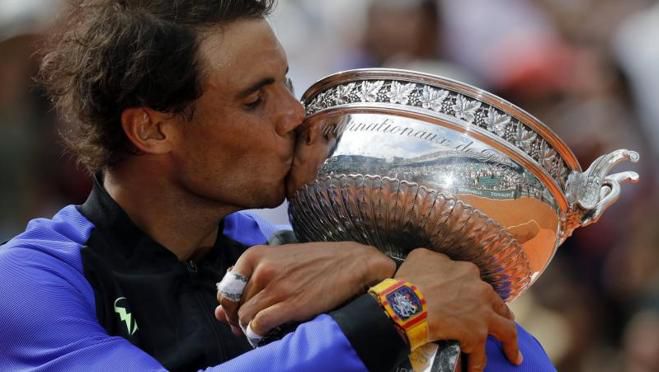 Tres años después de su 9º Roland Garros, Nadal alzó la 10º al no dar opción a Wawrinka por 6-2, 6-3 y 6-1.