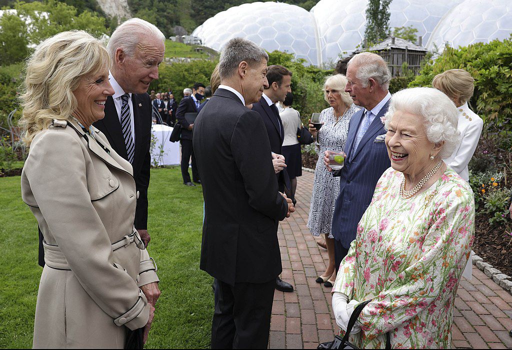 Isabel II junto al presidente Joe Biden y la primera dama, Jill Biden, en 2021.