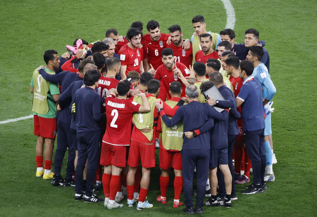 La afición y los jugadores de Irán apoyaron la 'revolución del velo' boicoteando al himno de su país