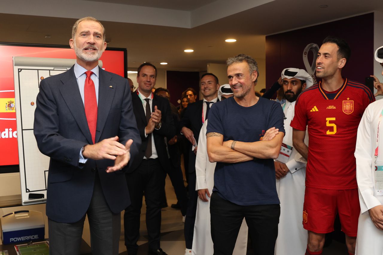 Felipe VI bajó a felicitar a los jugadores de España