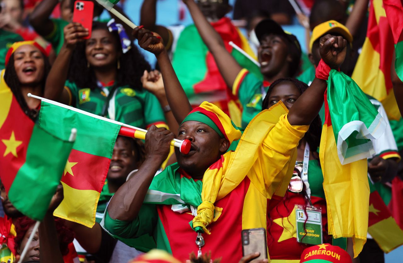 Algunos aficionados de Camerún antes del partido de su selección contra Suiza.