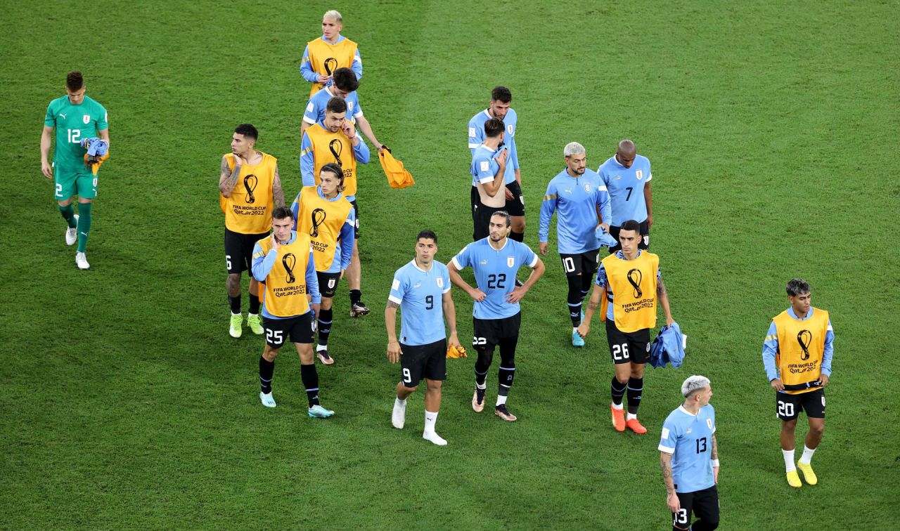 Los jugadores de Uruguay reaccionan después de empatar a cero contra Corea del Sur.