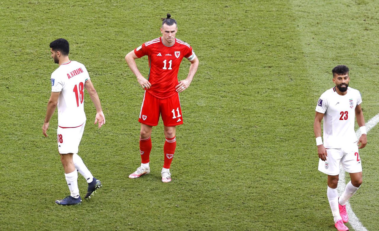 El extremo gales Gareth Bale reacciona tras perder su selección contra Irán.