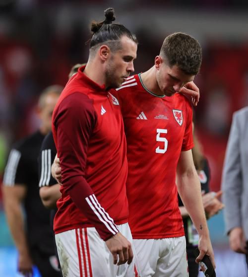 Gareth Bale fue sustituido al descanso del partido en el que Gales se jugaba la supervivencia