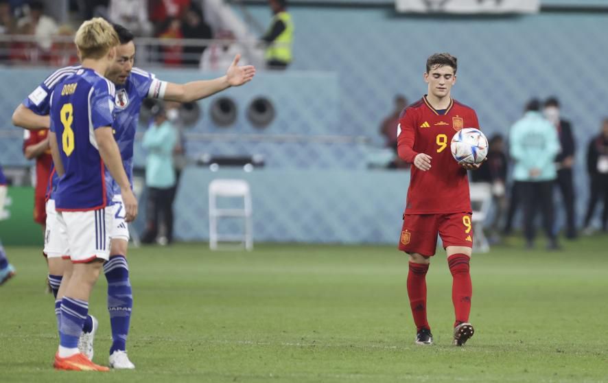 España pasó a octavos con mucho sufrimiento y como segunda de grupo