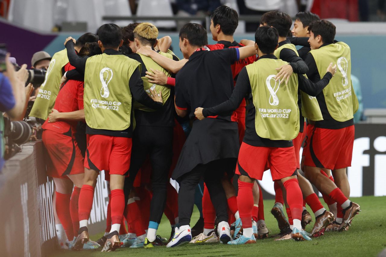 Corea del Sur dio la sorpresa y logró meterse en octavos de final