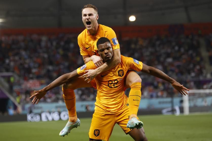Denzel Dumfries fue el mejor jugador neerlandés en los octavos de final