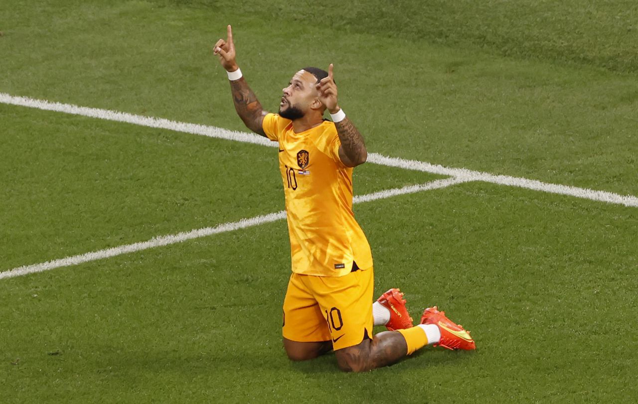Memphis Depay abrió el camino de los cuartos de final a Países Bajos