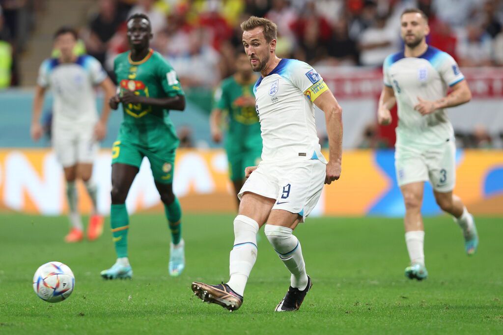 Harry Kane estrenó su cuenta goleadora en la victoria ante Senegal