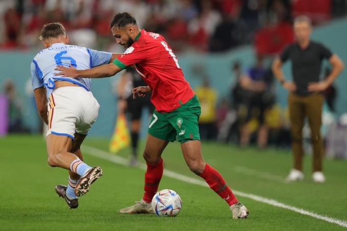 Boufal resplandeció regateando a todo español que le salió al paso