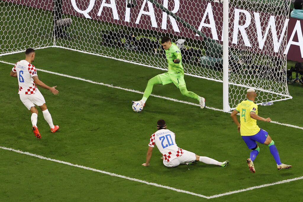Livakovic sostuvo a los croatas cuando Brasil aceleró
