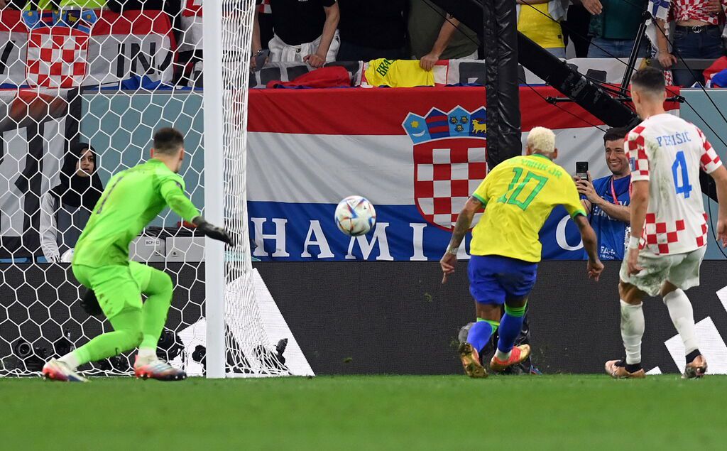 Neymar igualó a Pelé como el máximo goleador de la historia con Brasil