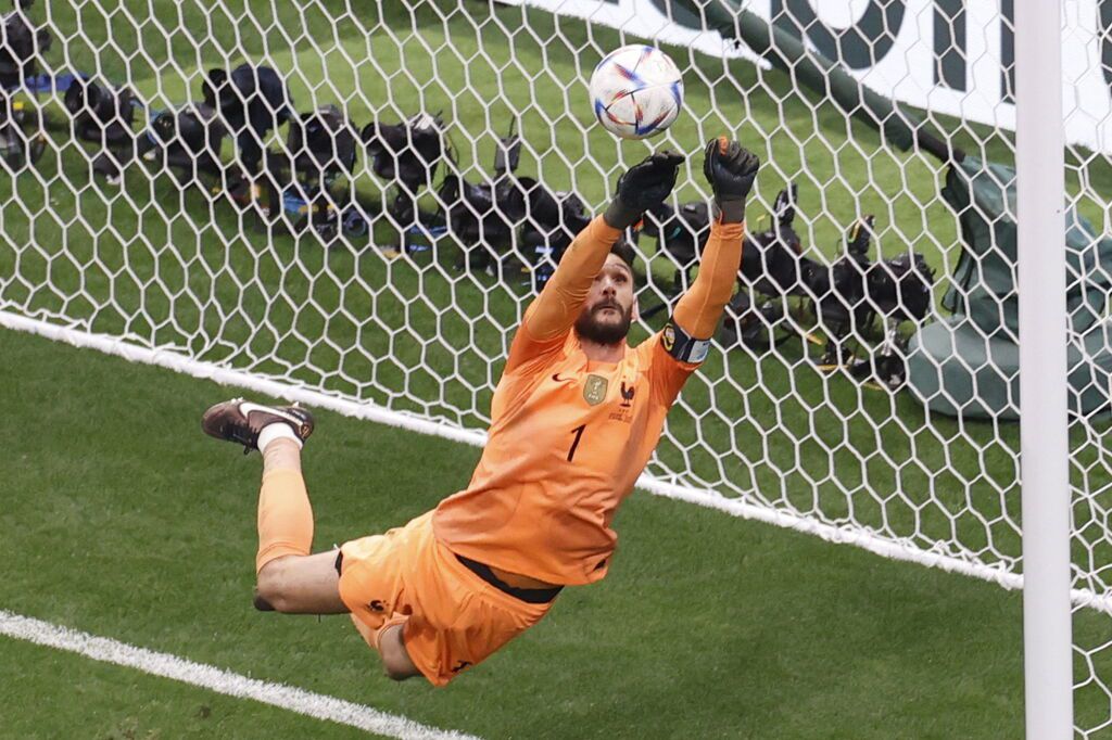 Hugo Lloris selló su portería ante el asedio inglés