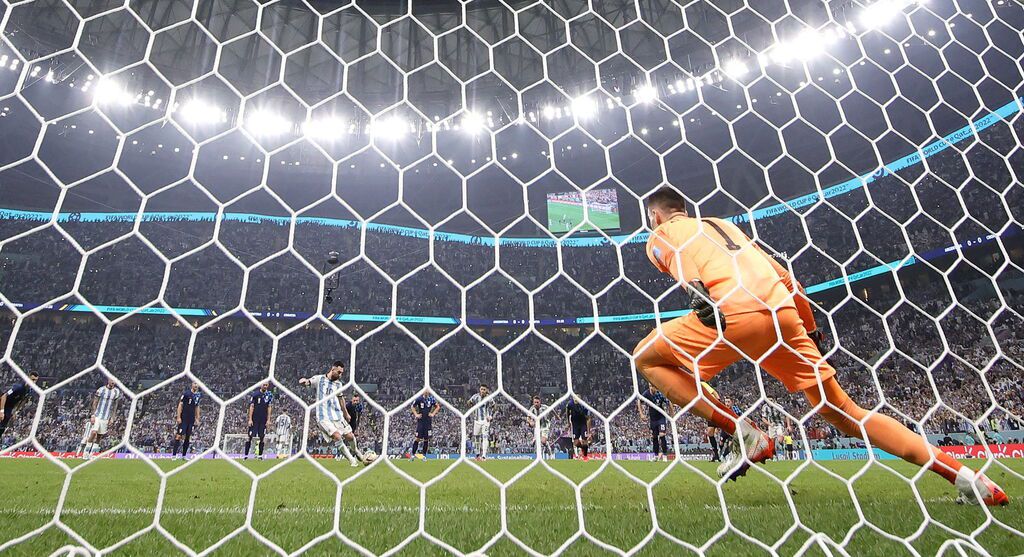 Messi marcó de penalti y superó a Batistuta como máximo goleador argentino en la historia de los Mundiales