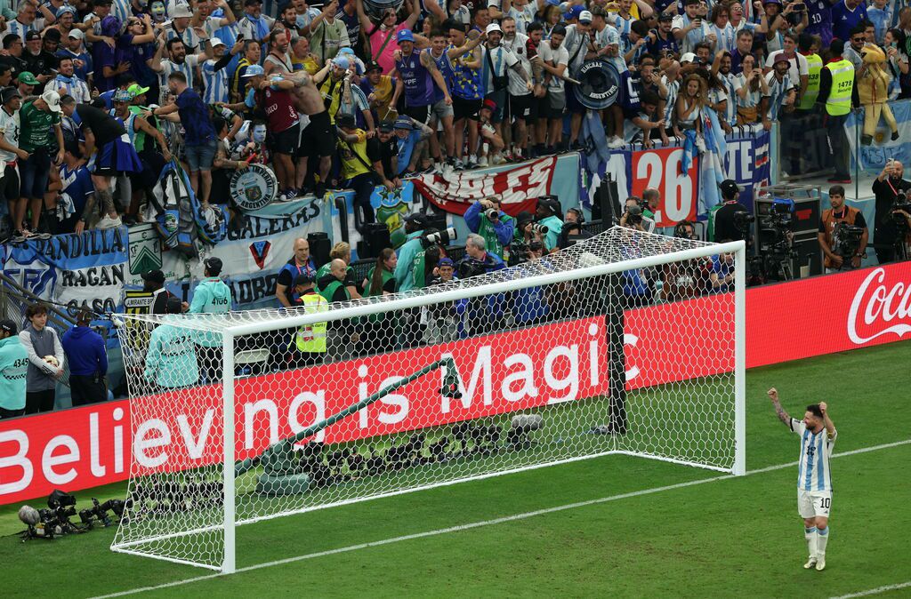 La afición argentina sigue entregada a Lionel Messi, camino de la tercera estrella