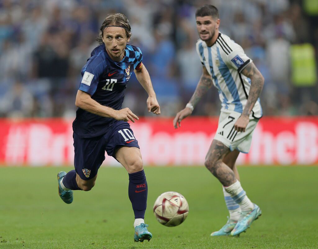 Modric no pudo lucir ante el orden y la intensidad argentinos