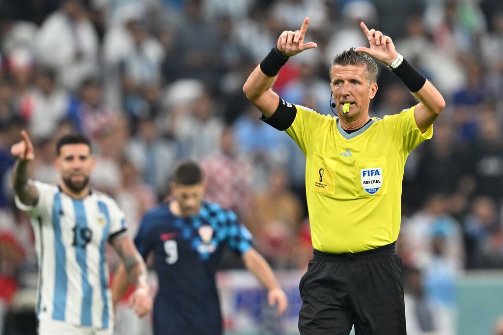 Croacia estalló contra el árbitro Daniele Orsato