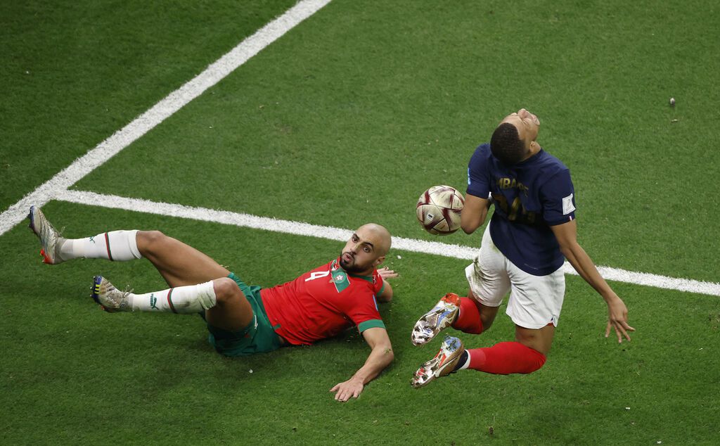 Amrabat amplió su sensacional rendimiento en el Mundial