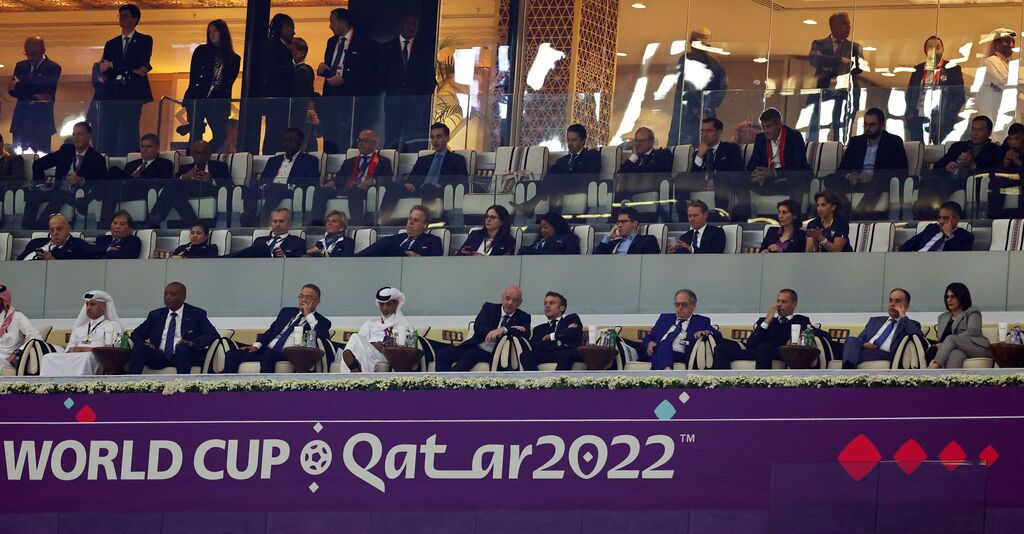 Emmanuel Macron vivió el Francia-Marruecos desde el palco del estadio