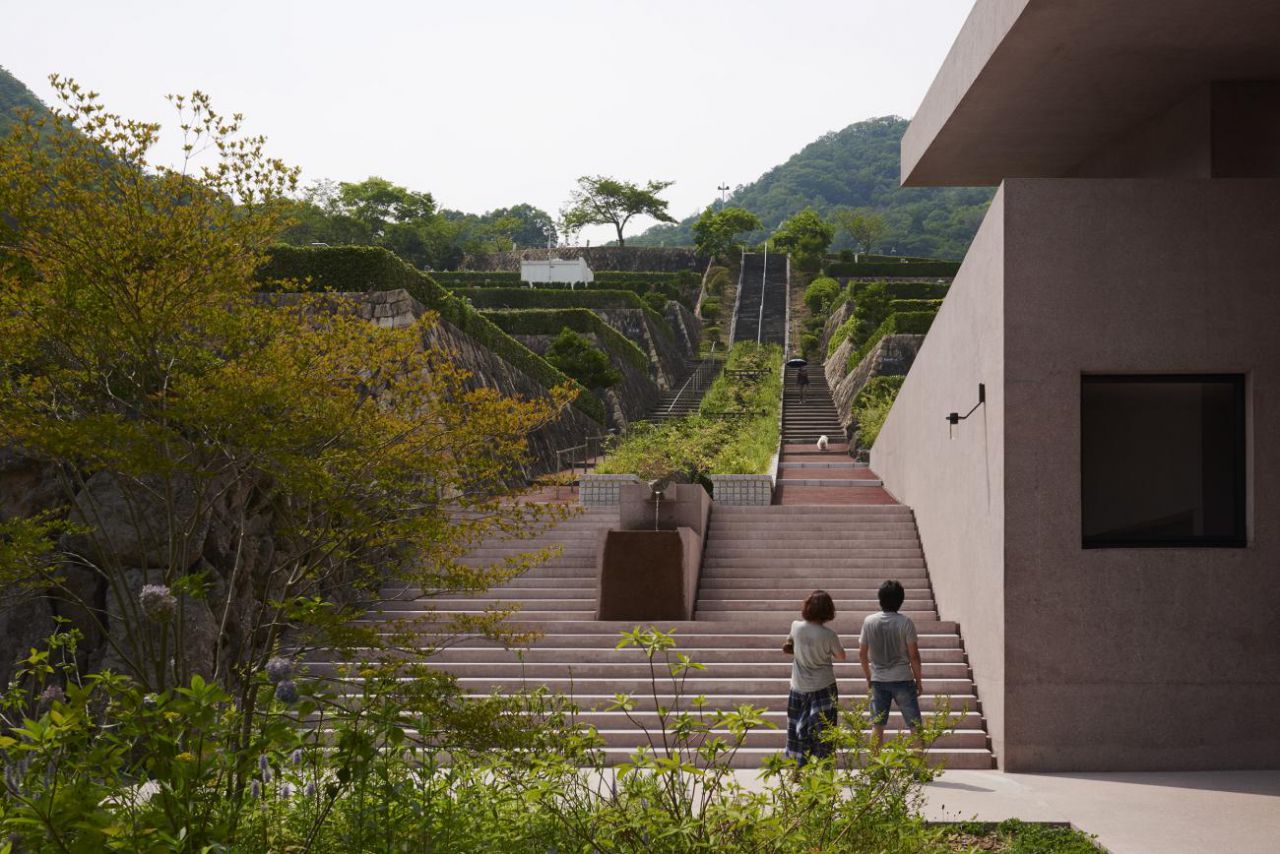 Capilla del cementerio de Inagawa y centro de visitantes, foto cortesía de Keiko Sasaoka.