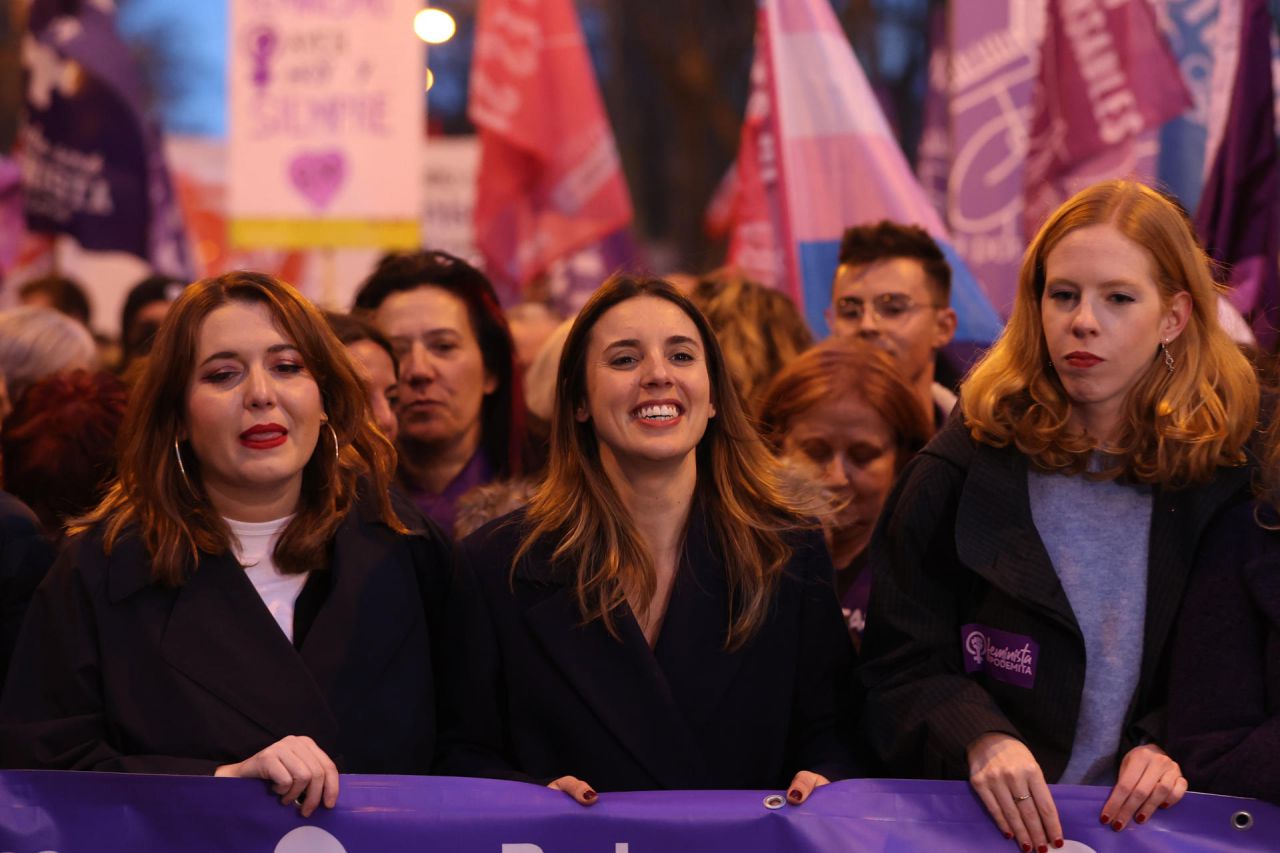 La secretaria de Estado de Igualdad, Ángela Rodríguez; la ministra de Igualdad, Irene Montero, y la secretaria de Estado para la Agenda 2030? , Lilith Vestrynge.