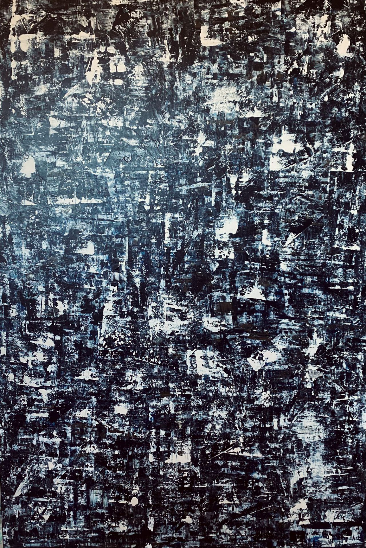 Materia oscura. Algo que está a mi lado que yo no soy capaz de ver pero que sin él yo no soy. Y que es la parte invisible. Todo lo que pergeña, lo que aparentemente se ve más. El 85 % del universo.