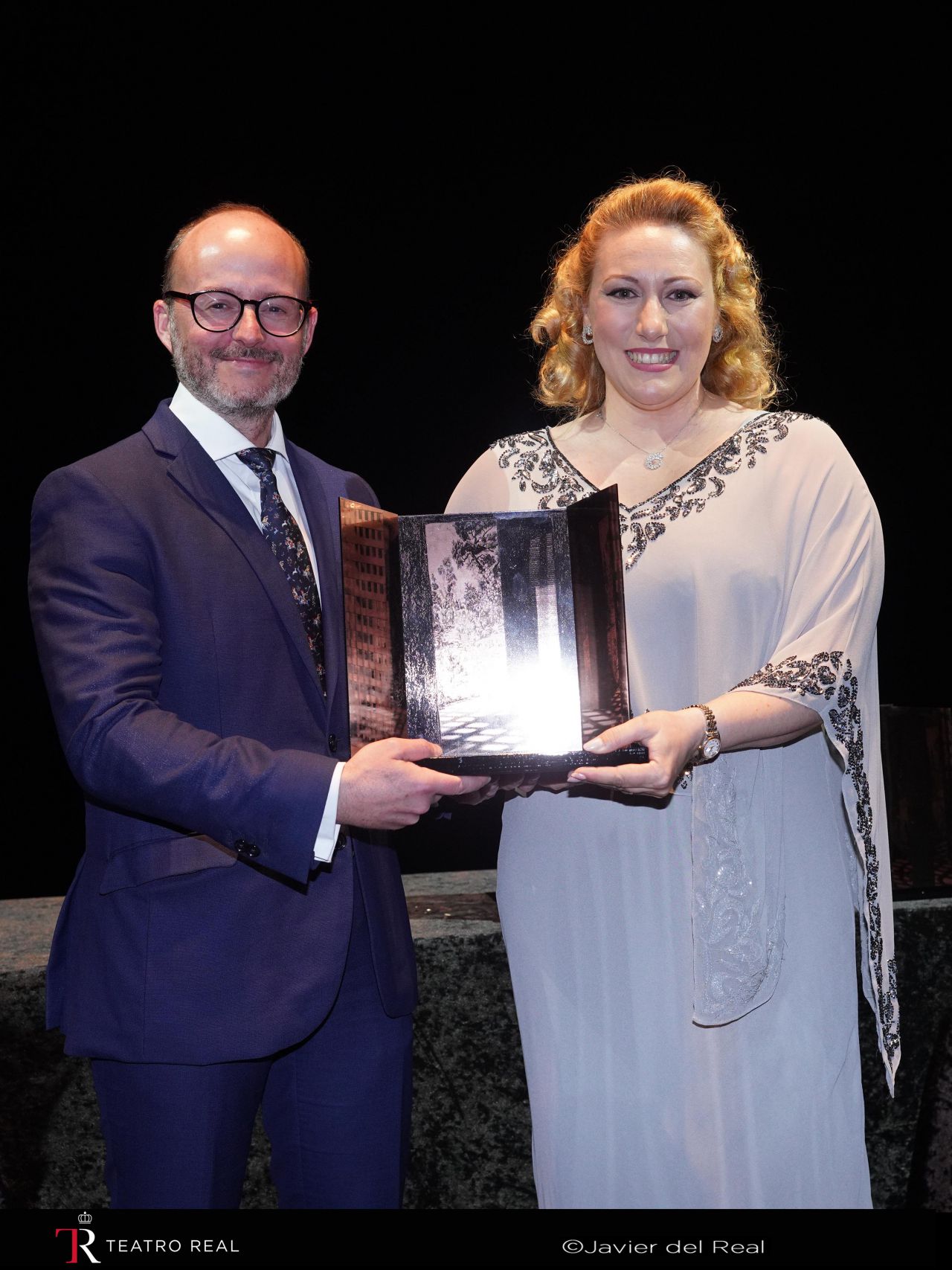 Saioa Hernández, soprano, y Diego Martínez Belío, secretario de Estado de Asuntos Exteriores y Globales