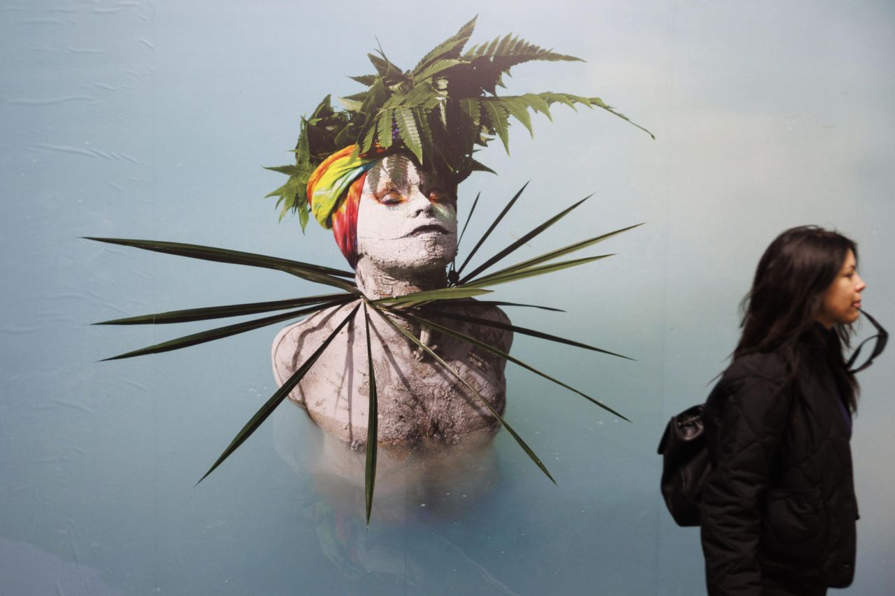 Obra "Pueblo Mundurucu o Wuyjuyu", de Uyra, que se puede ver en el Espacio Amazonia, en el primer día de la feria de arte contemporáneo Arcomadrid, que este miércoles inauguran los reyes y que en su 44 edición tiene entre sus objetivos descubrir el Amazonas y atraer a coleccionistas. Arcomadrid se celebra del 5 al 9 de Marzo en el recinto ferial Ifema de la capital. 