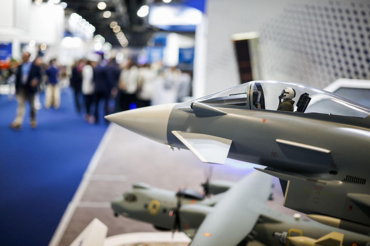 Ambiente durante el primer día de la Feria Internacional de Defensa y Seguridad de España (Feindef).