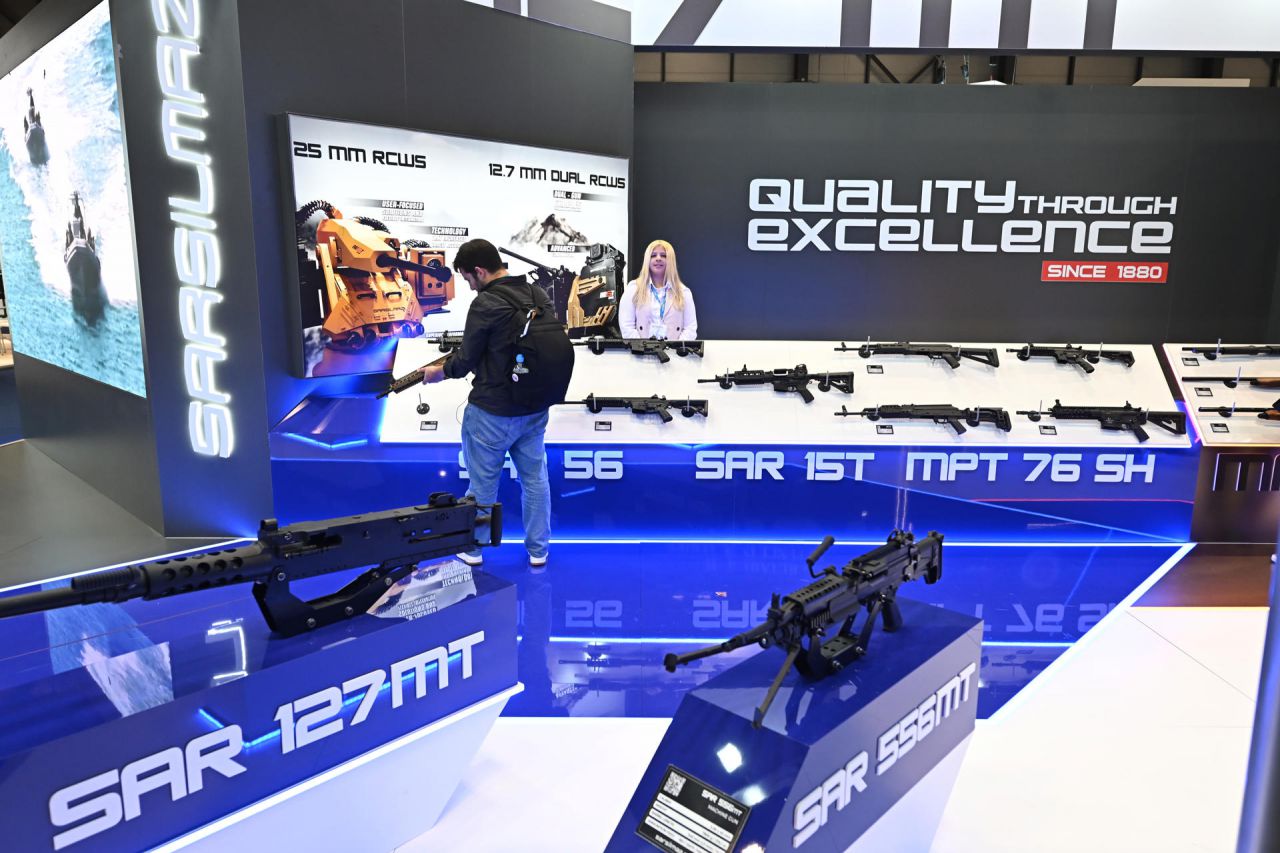 Ambiente durante el primer día de la Feria Internacional de Defensa y Seguridad de España (Feindef).