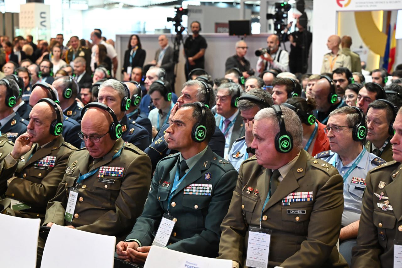 Ambiente durante el primer día de la Feria Internacional de Defensa y Seguridad de España (Feindef).