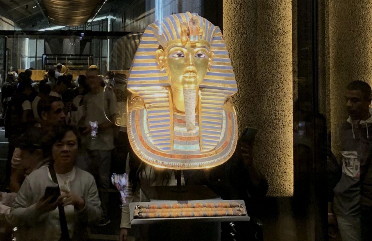 La máscara mortuoria de Tutankamón.