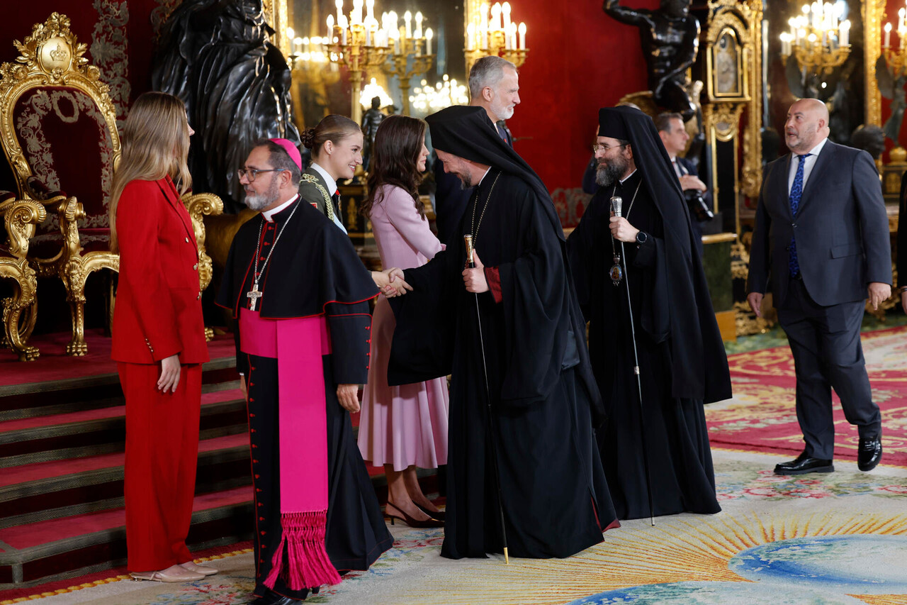 Autoridades religiosas asisten al besamanos celebrado en el Palacio Real durante la recepción de la Fiesta Nacional 2026
