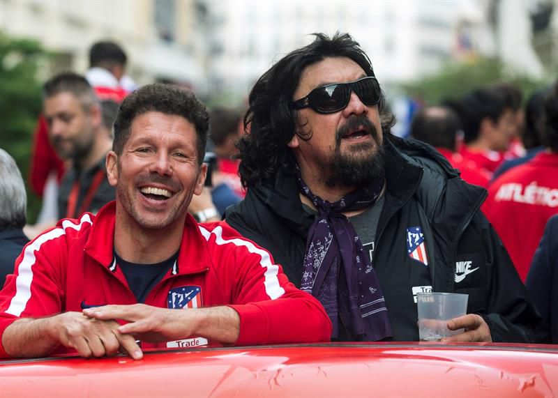 Diego Pablo Simeone y Germán Burgos celebraron con especial emotividad este trofeo