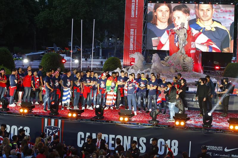 Los jugadores ejercieron como maestros de ceremonias en la icónica plaza rojiblanca