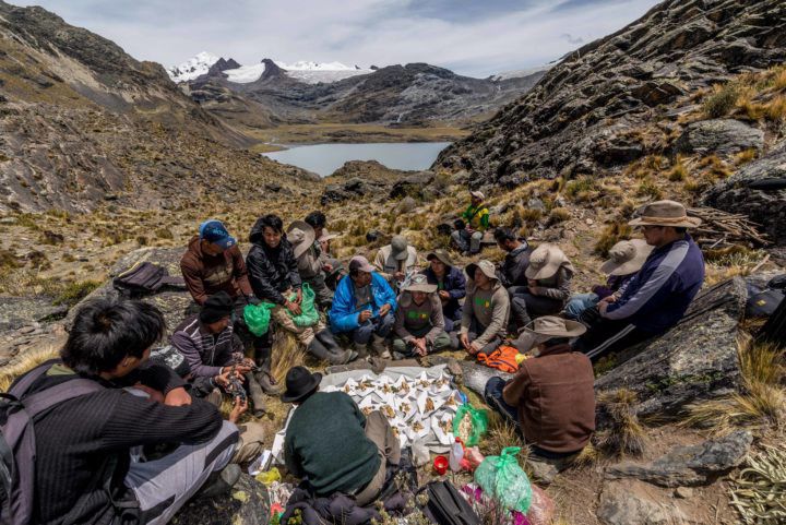 Ceremonia Kallawalla cerca del lago Chokollo y de la monte Chaupi Orco.