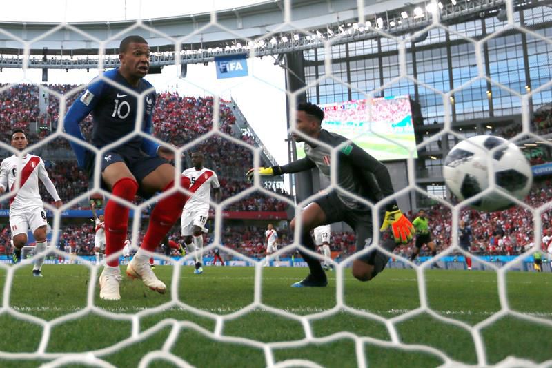 Mbappè se estrenó con el gol decisivo de la victoria de Francia que eliminó a Perú
