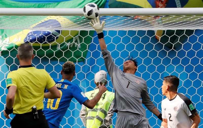 Keylor Navas contuvo a los brasileños con otra actuación mundialista sensacional