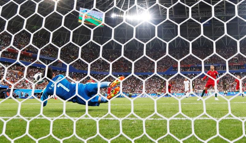 Pero las cosas se torcerían para los lusos: Ronaldo falló un penalti
