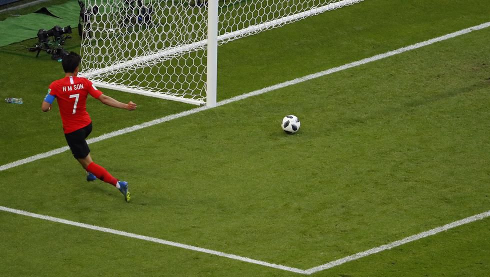 Son, delantero del Tottenham, sentenció un 2-0 que sorprendió al planeta